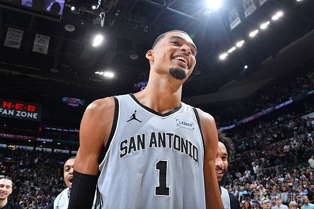 发挥全面，文班绝杀&全场砍34分12板3断