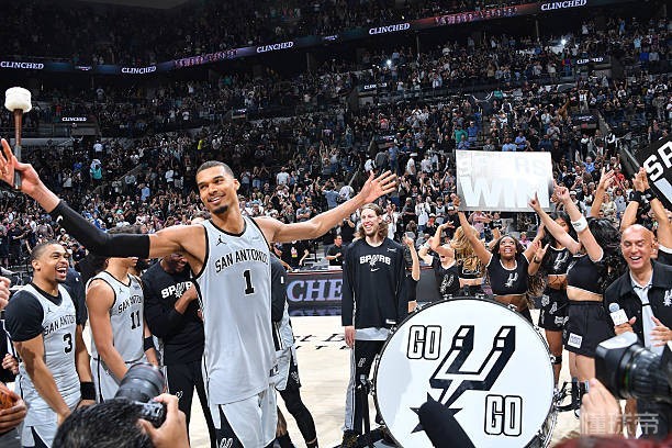 马刺绝杀太阳后提前12场锁定季后赛席位，时隔7年再进季后赛