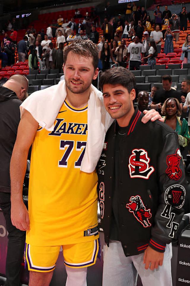 湖人豪取8连胜！东契奇狂砍60分，赛后获现役网坛一哥追星