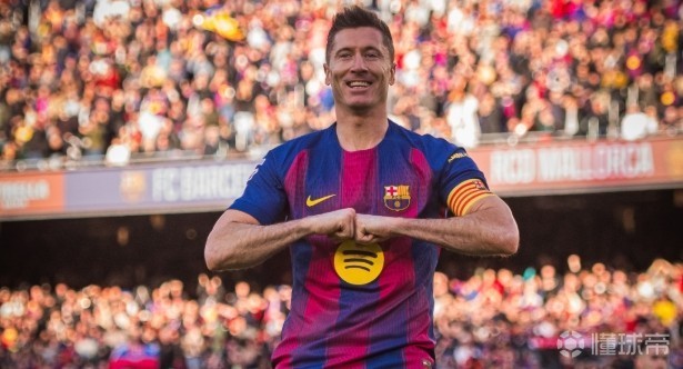 波兰记者：出于家庭原因，莱万更有可能和巴萨续约一年