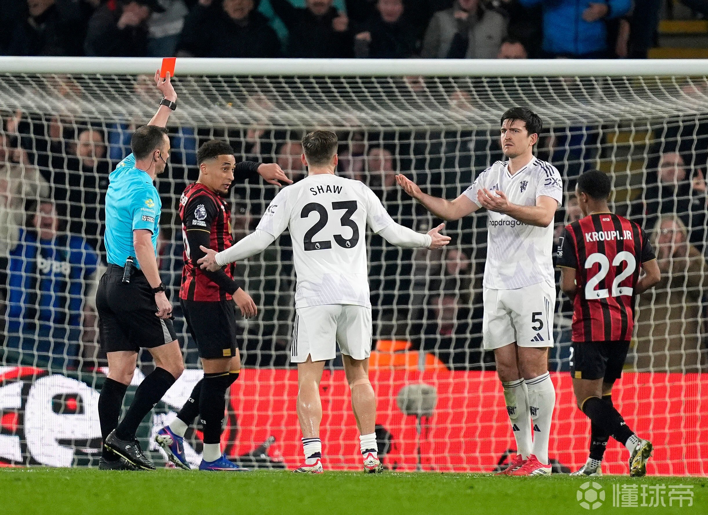 谁能看懂？曼联客战伯恩茅斯两个丢球疑似判罚尺度不统一