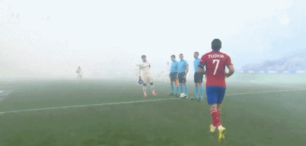 半场：琴斯托霍瓦0-0佛罗伦萨，基恩错失良机