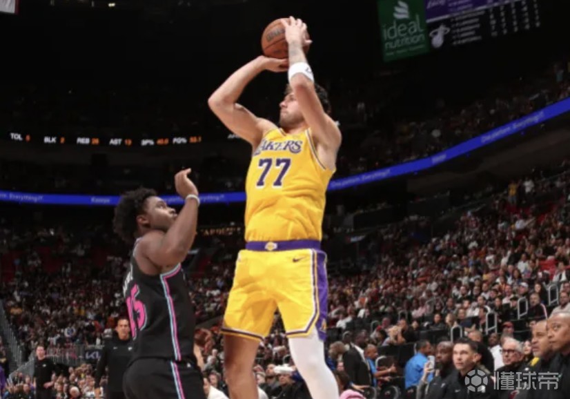 A-史密斯：东契奇过去八场的表现，魔术师、科比、奥尼尔都没能做到