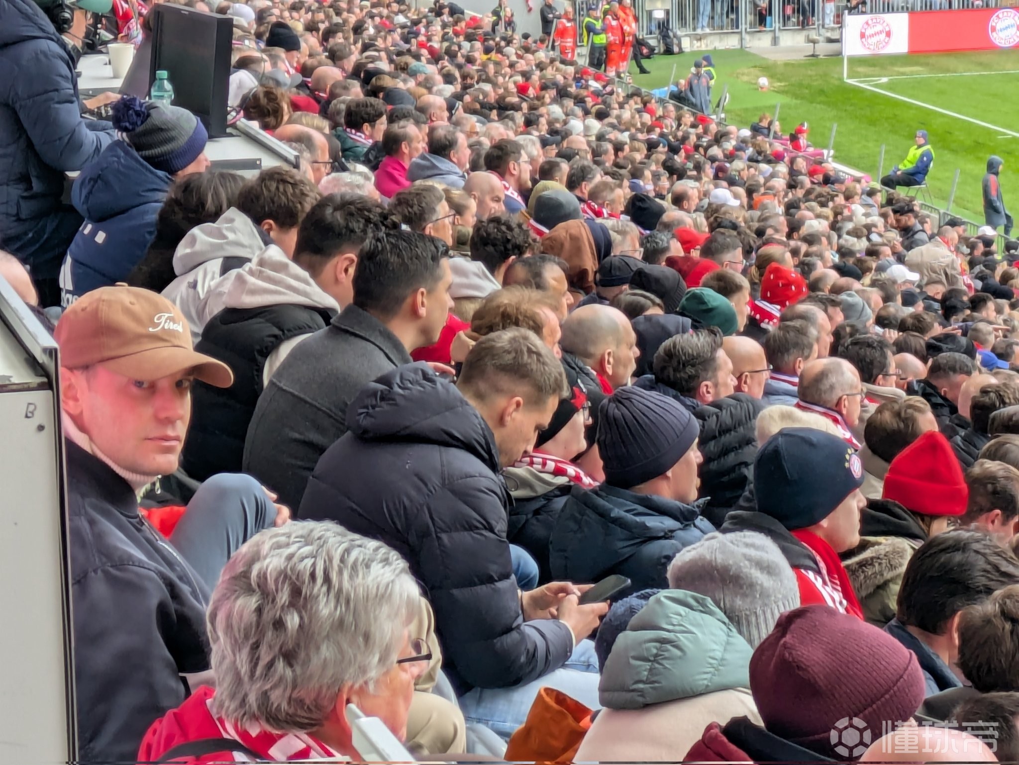 记者：诺伊尔现场观战拜仁vs柏林联合，其将在国际比赛日后回归