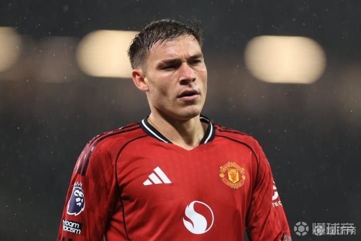 跟队记者：乌加特像个摆设，曼联需要在夏窗引进三名中场