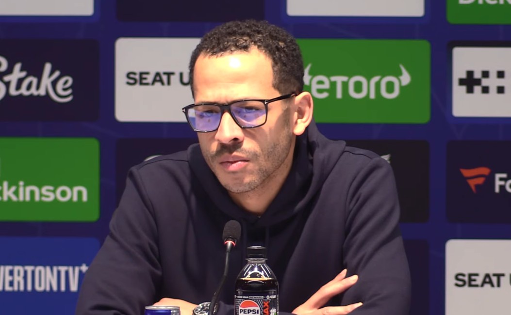 罗塞尼尔：我想保护球员，但注意力分散的问题发生太多次了