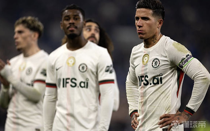 哈托：更衣室里很安静；罗塞尼尔对我们没说太多，他也失望