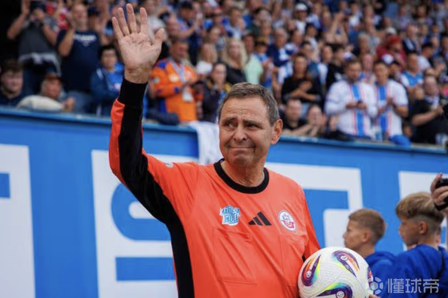 知名裁判：VAR完全失控了；拜仁批评裁判是在显示其生态优势