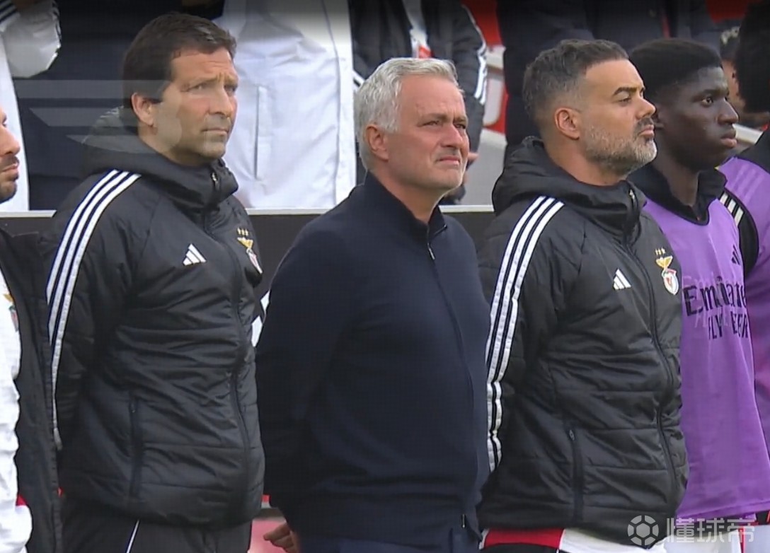 本菲卡赛前默哀，穆里尼奥动情落泪缅怀希尔维诺