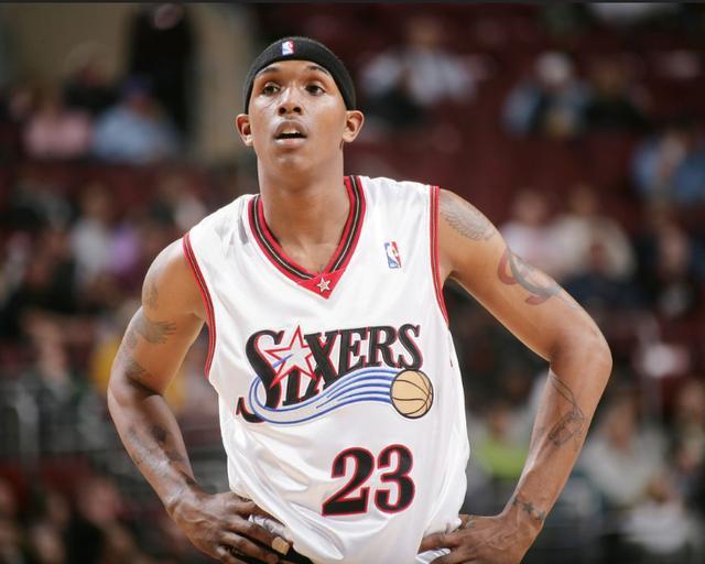 76人交易AI要求二年级的路威救场 路威：从此再也没重返发展联盟