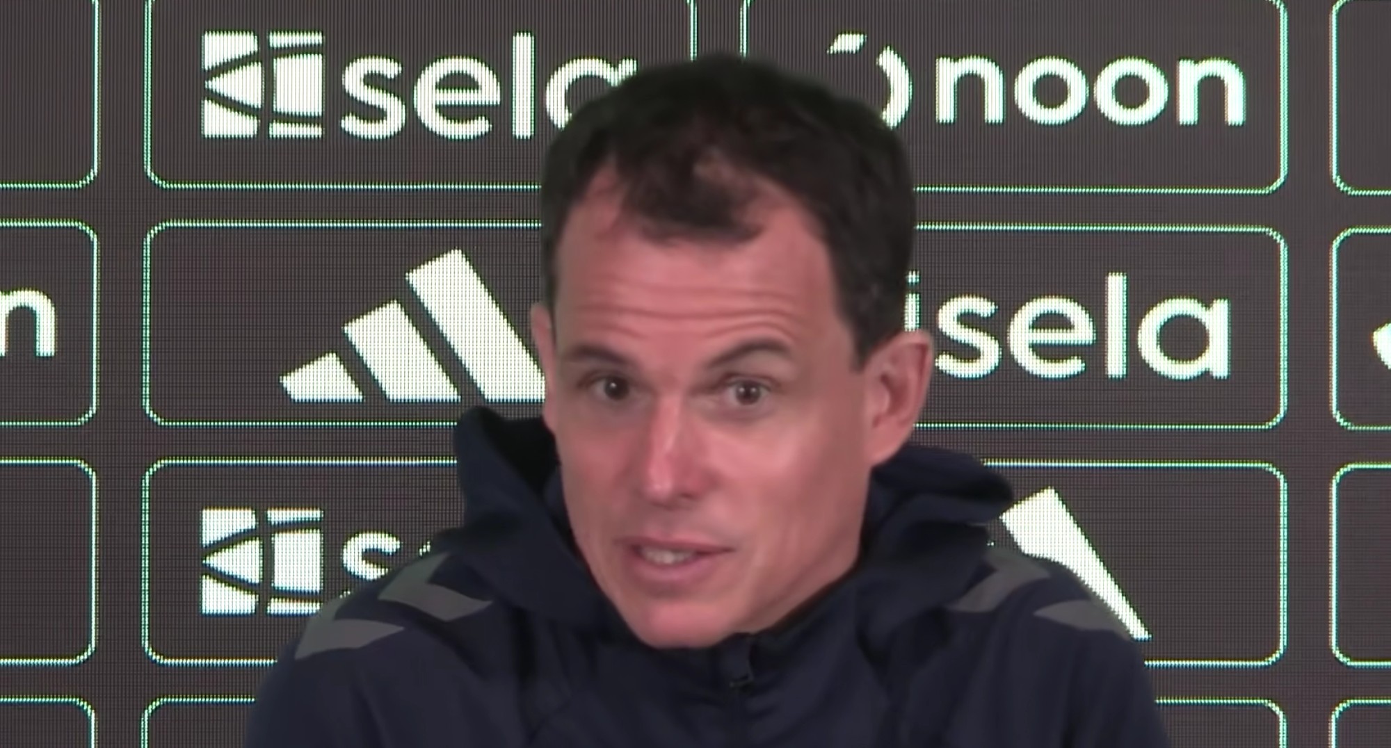 桑德兰主帅：排名领先纽卡？这个精彩的故事还远未结束