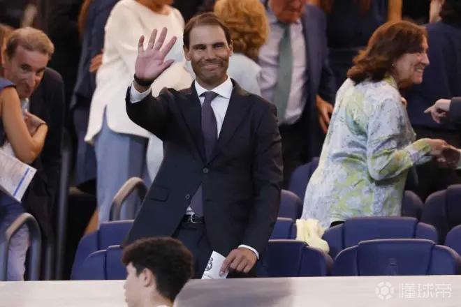 纳达尔现身伯纳乌观看马德里德比：这场比赛皇马必须赢下来