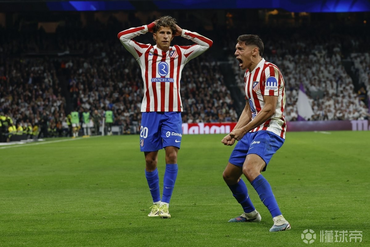 自2015年1月以来，马竞首次在伯纳乌单场打入2球