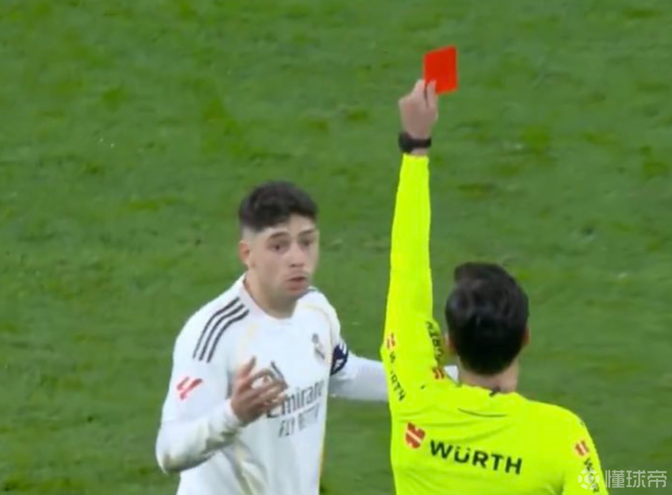 西甲178场马德里德比52张红牌，为联赛历史红牌第二多的比赛
