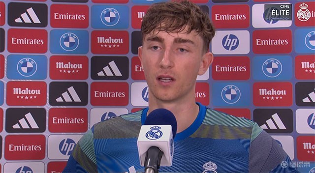 赫伊森：巴尔韦德既没有亮鞋钉也没有很用力，应该是黄牌