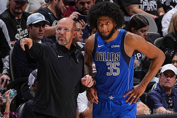 记者：没有空间是独行侠的一大短板，但现在正被巴格利改变