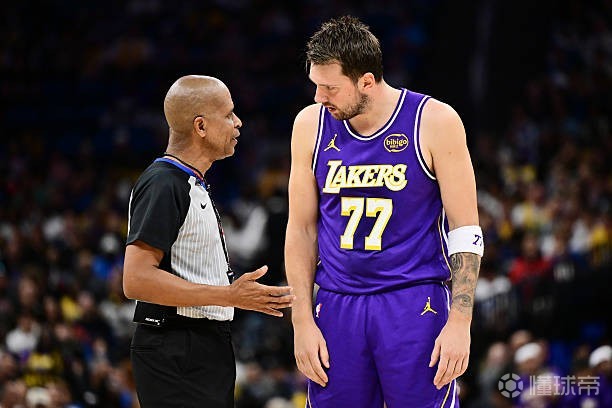 东契奇不会被禁赛，NBA官方：撤销东契奇和比塔泽的技术犯规