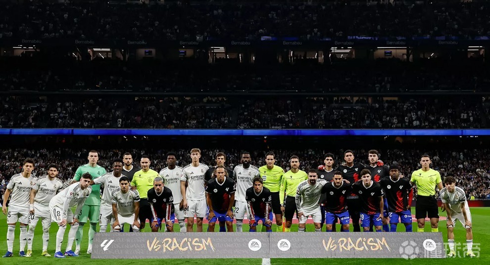 你来干啥？赫伊森参与马德里德比赛前反歧视活动合影