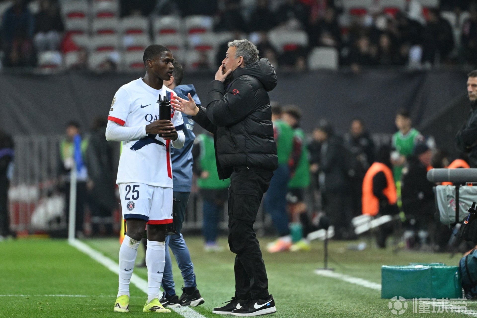 队报：门德斯对阵尼斯首发出任左边锋，可能在为踢红军做准备