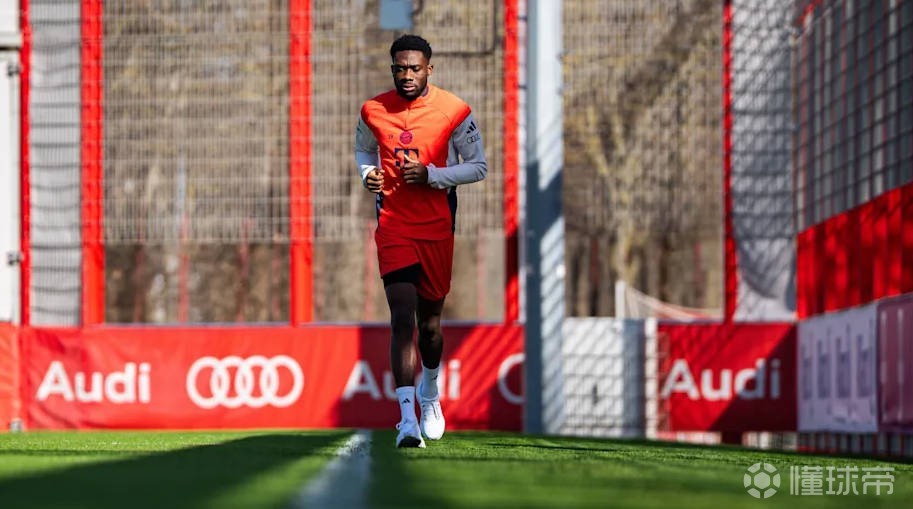 法尔克：曼联仍对阿方索感兴趣，若有报价拜仁会考虑