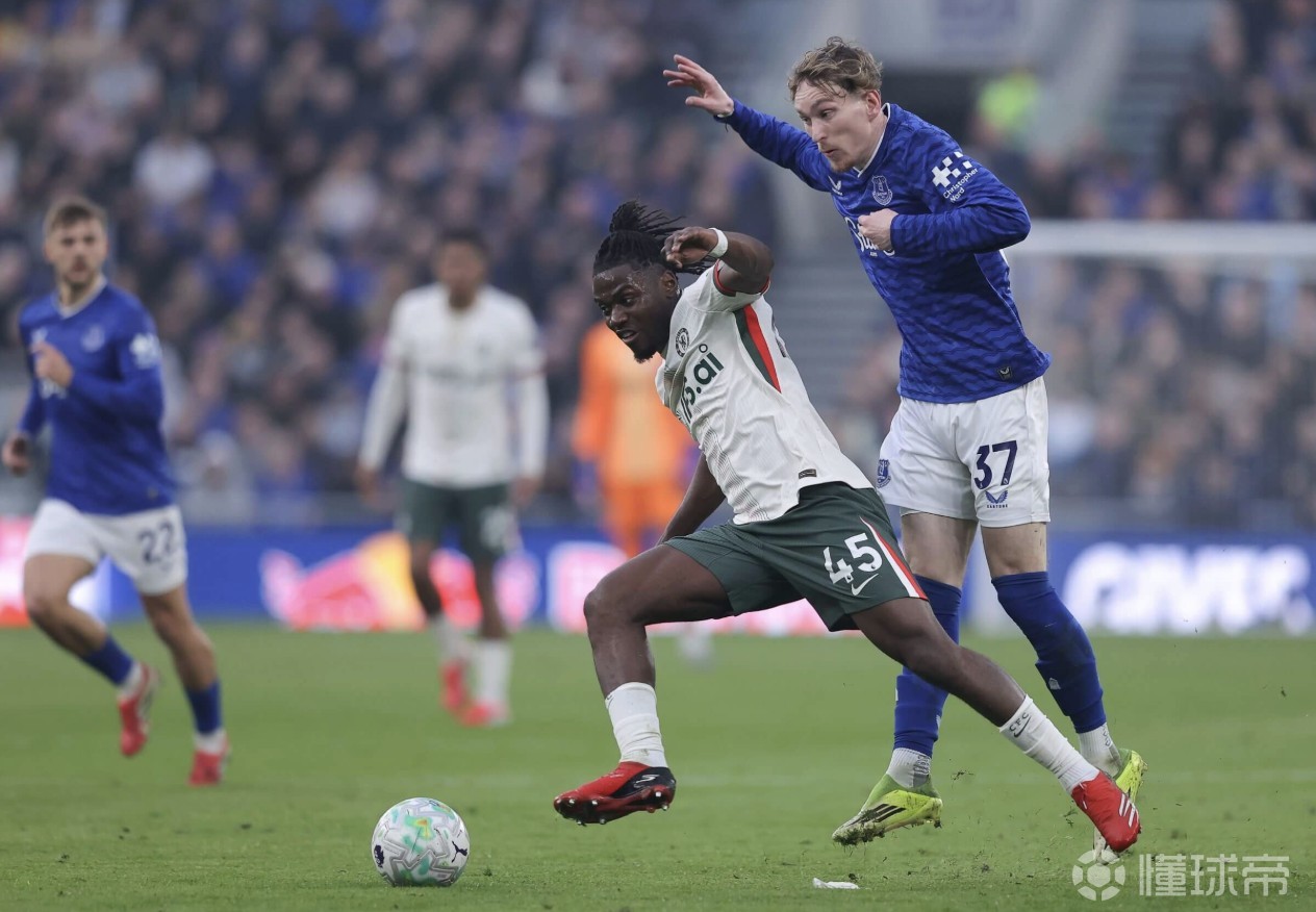 TA：拉维亚纵向传球能力出色，但他恢复状态需要更多比赛时间