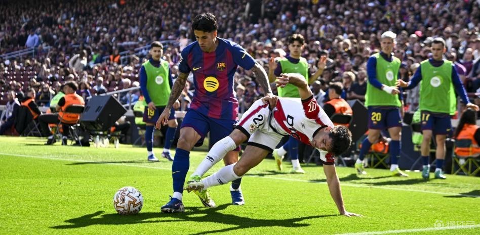 世体：利雅得新月对坎塞洛要价1500万欧，巴萨只考虑免签