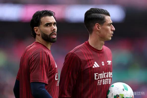 费迪南德：拉亚是当今足坛最好的门将，他让枪手后场更有底气