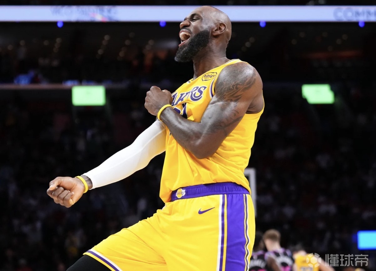 雷迪克：詹姆斯现在打得非常无私，我觉得我们现在是一支强队