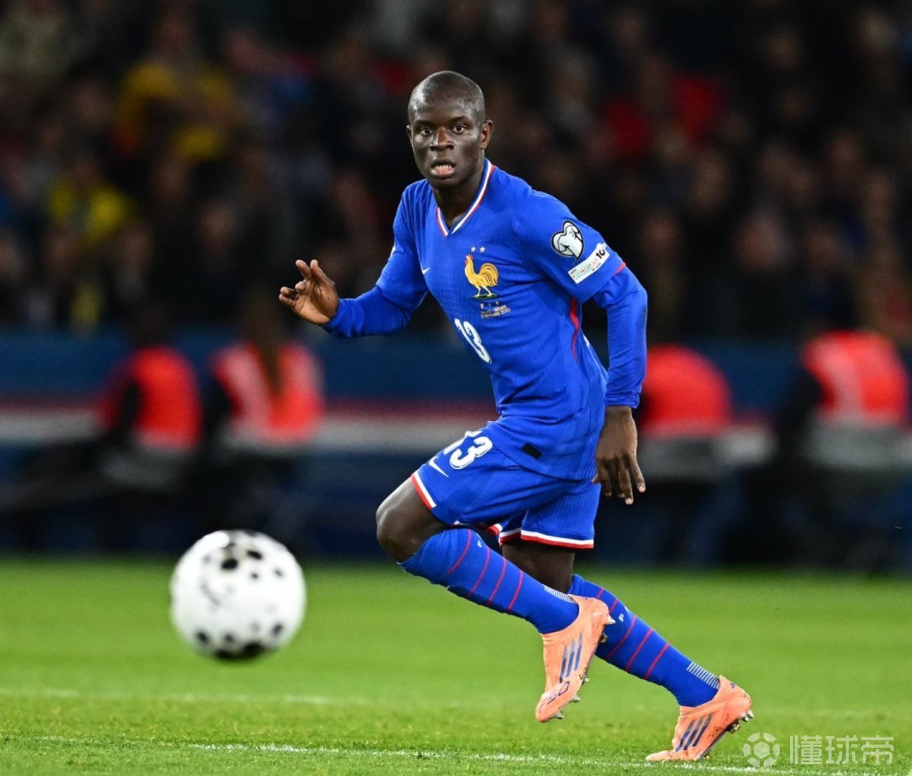 队报：坎特在法国队中深受队友尊重；他能坦然接受替补角色