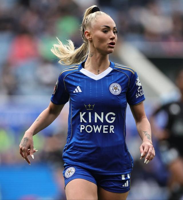 全网粉丝近3000万！世界最美球员效力球队要降级？遭网暴曾想退役