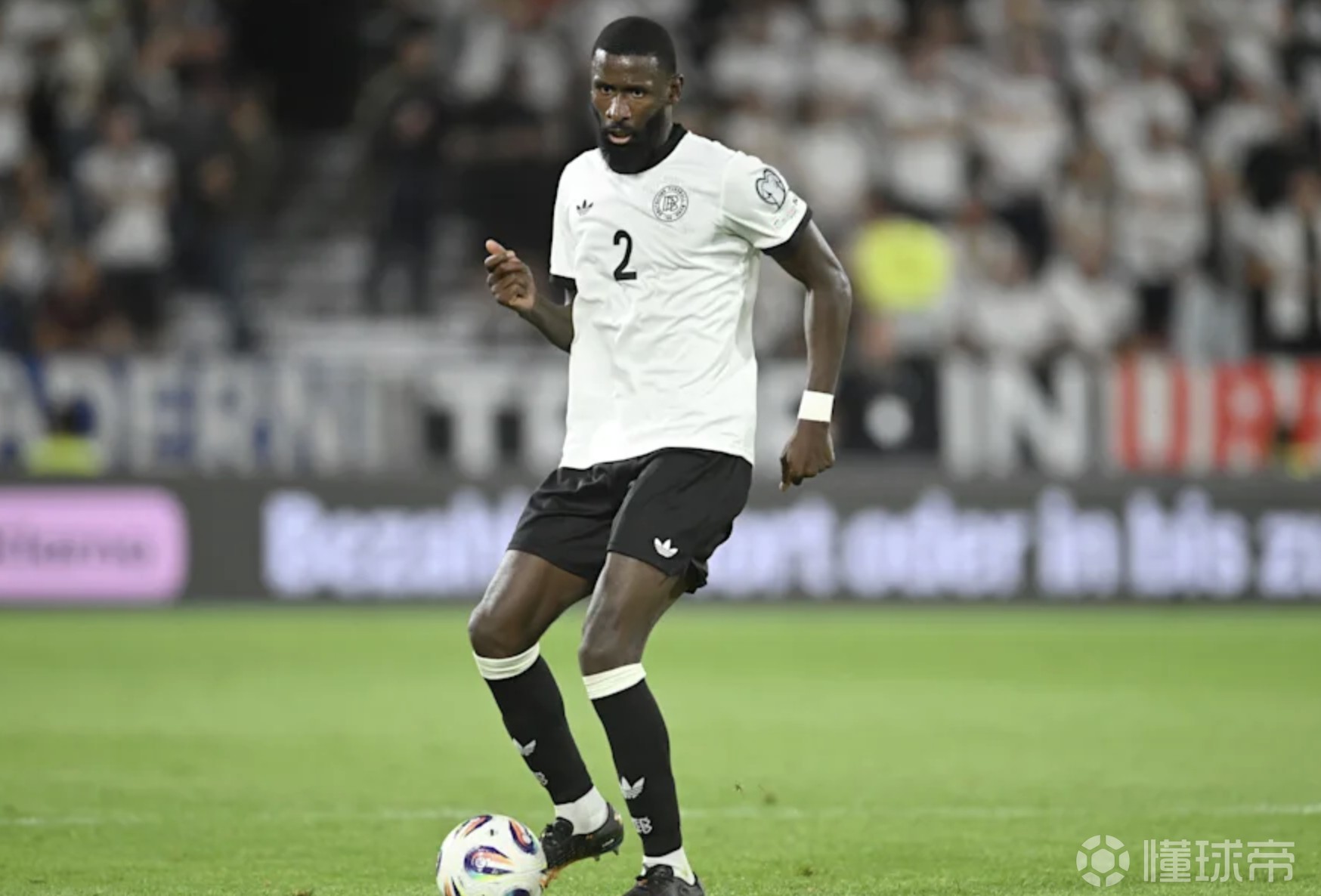 吕迪格：会认真对待客观批评；想让对手面对德国队时十分难受