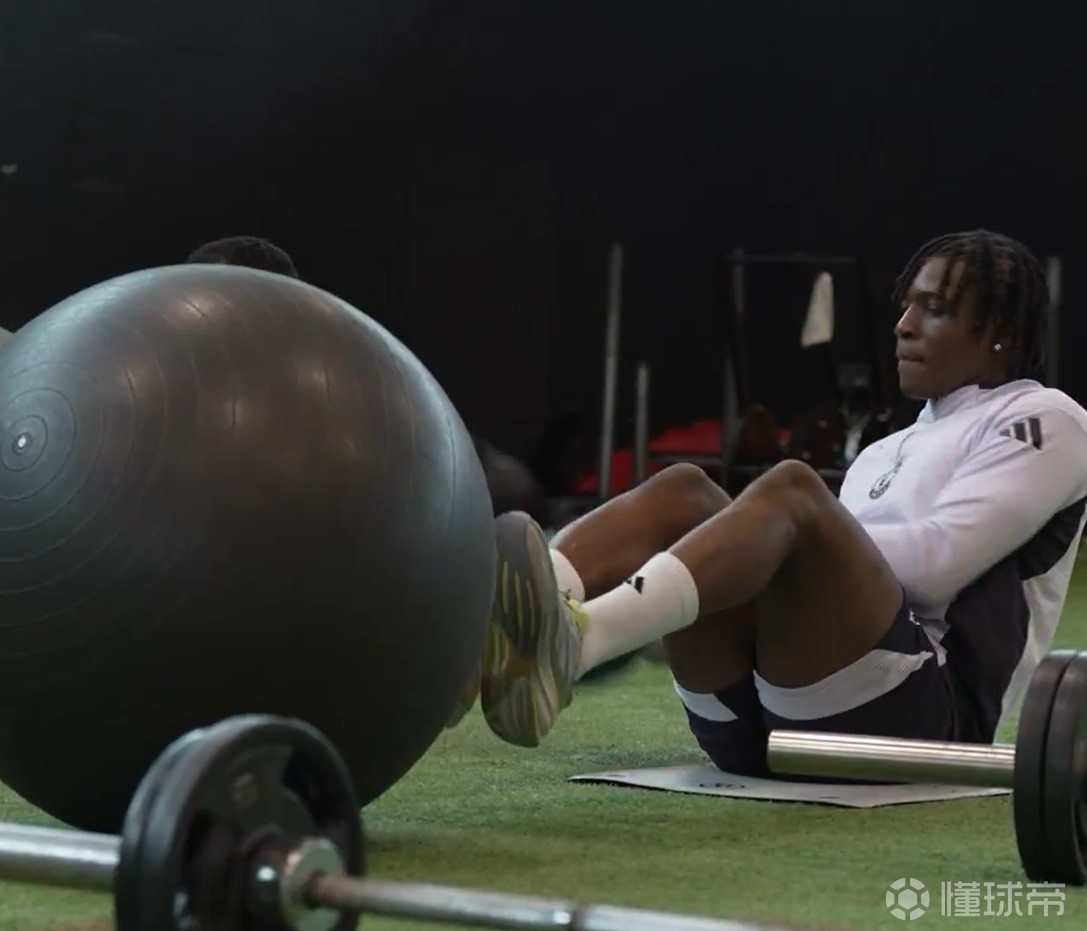 曼联官方：多古正在努力进行恢复训练，力争在本赛季回归