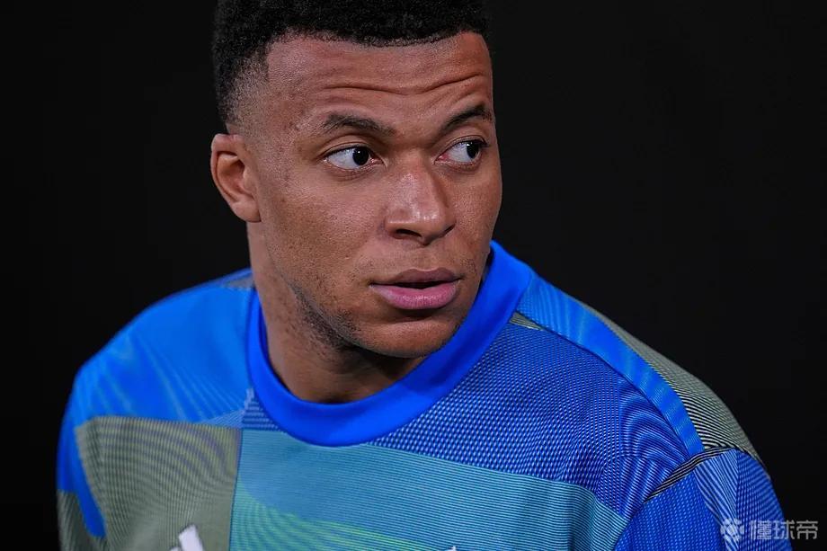 西媒：姆巴佩12月受伤后一直带伤出场，月底再次检查发现膝盖扭伤