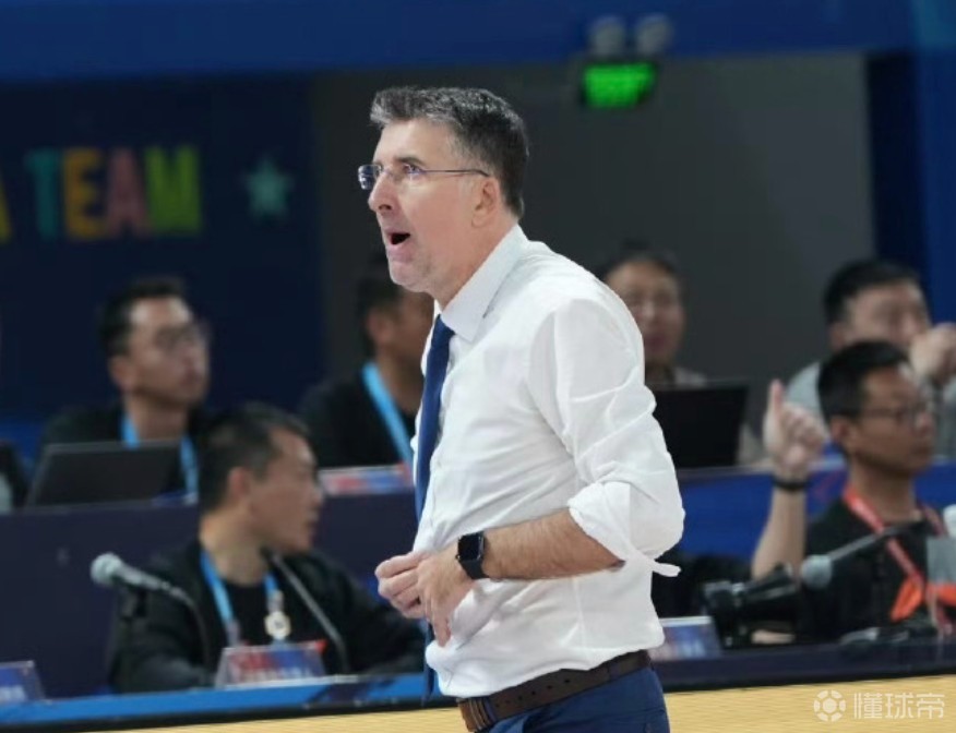 新疆主帅：新外援布伊刚与球队合练一小时，今晚可以报名登场