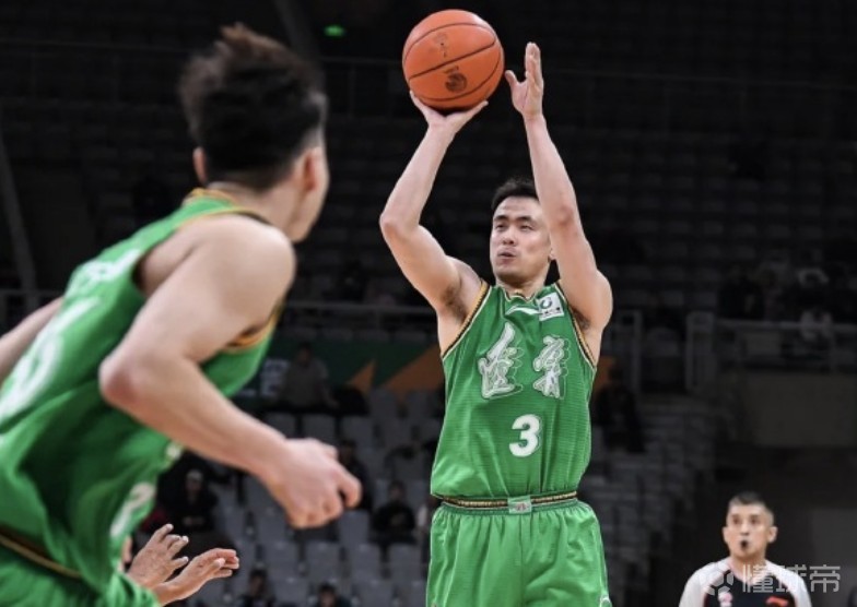 赵继伟：第三节的防守出了很大问题，三连客需要更多人站出来