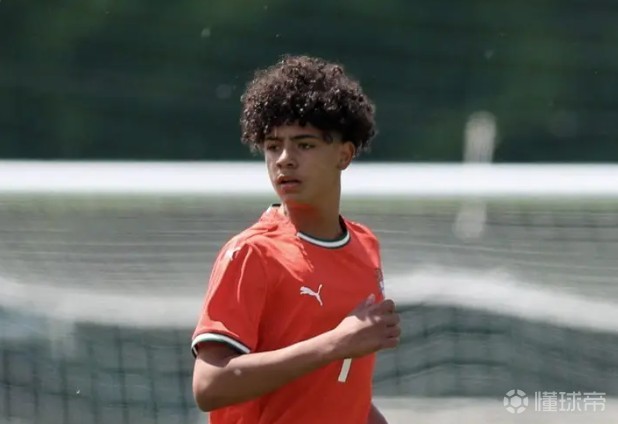 TA：迷你罗周二参加了皇马U16的训练，他的目标是在未来加入