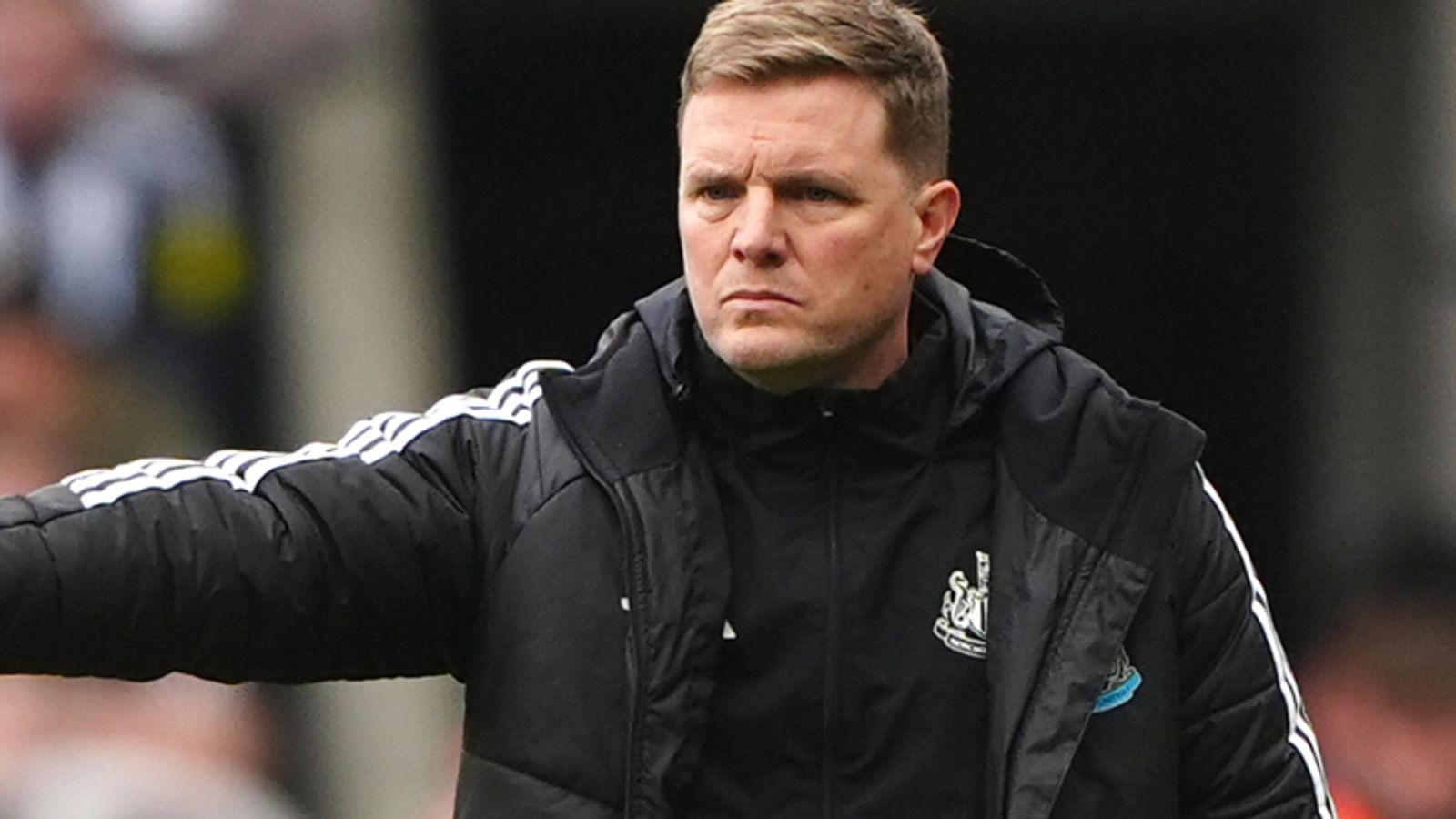 天空：纽卡今夏重点补强中锋和门将；目前无人主动提出离队