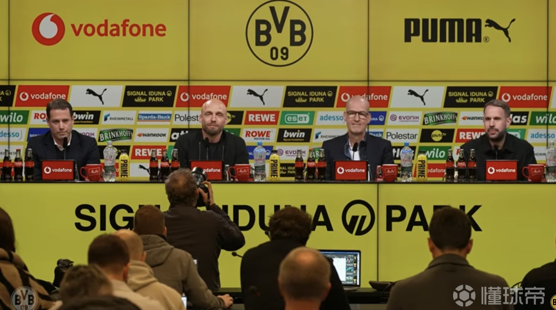 布克：施洛特贝克的续约？我才上任3小时；夺冠？还很遥远