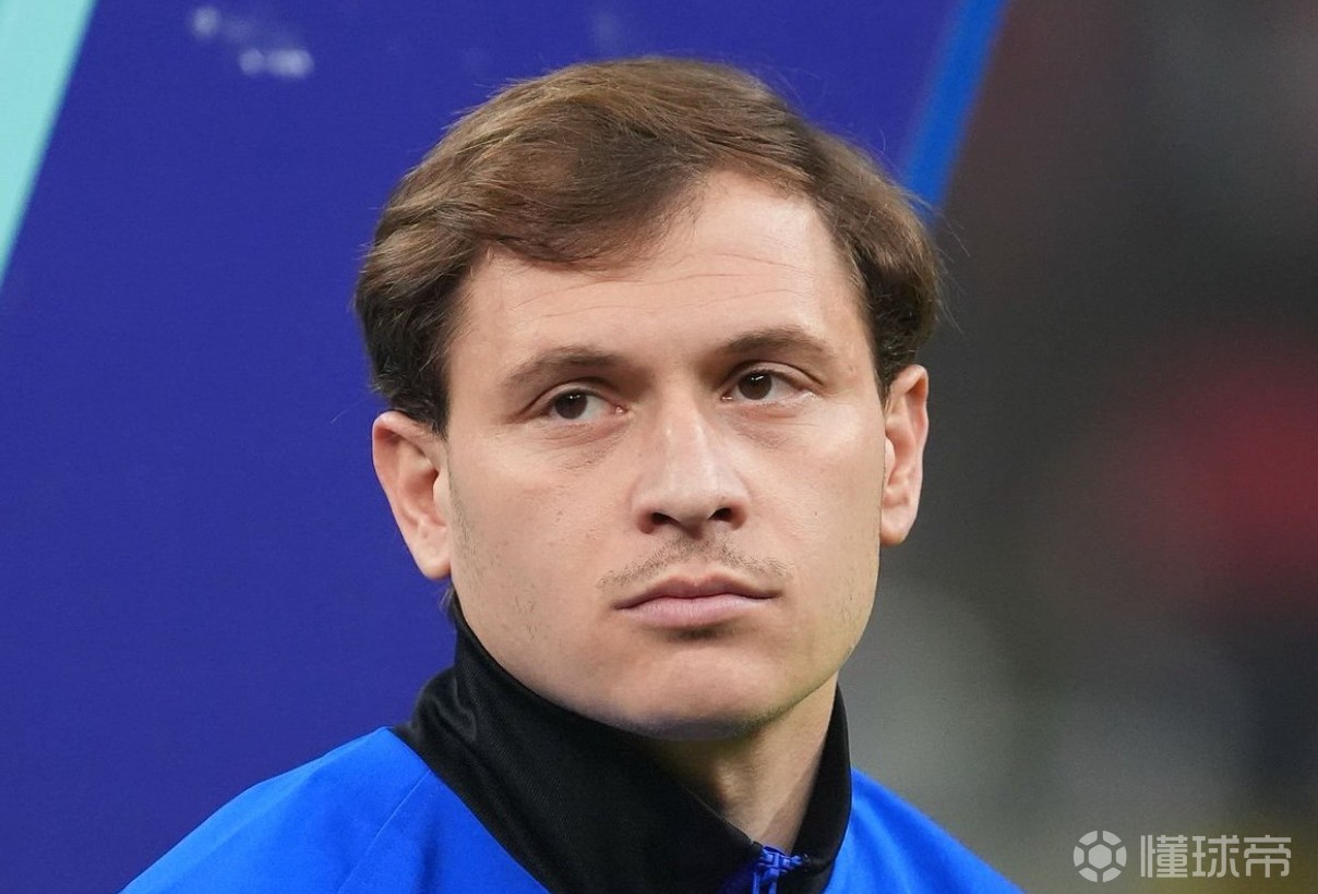 罗马诺：目前不存在与巴雷拉转会相关的谈判，球员从未想离开