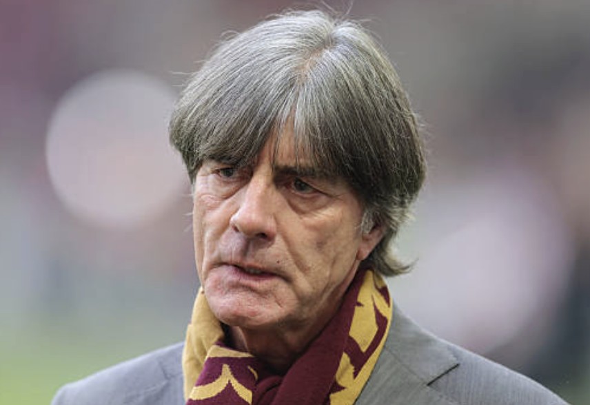 勒夫：基米希踢右后卫最合适；有需要时格雷茨卡能够立即顶上