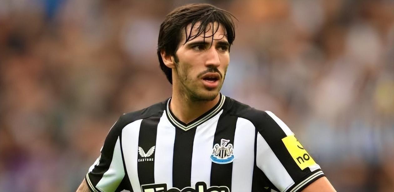 3球6助攻！25岁意大利中场天才引得3大英超豪门哄抢，开价1亿英镑