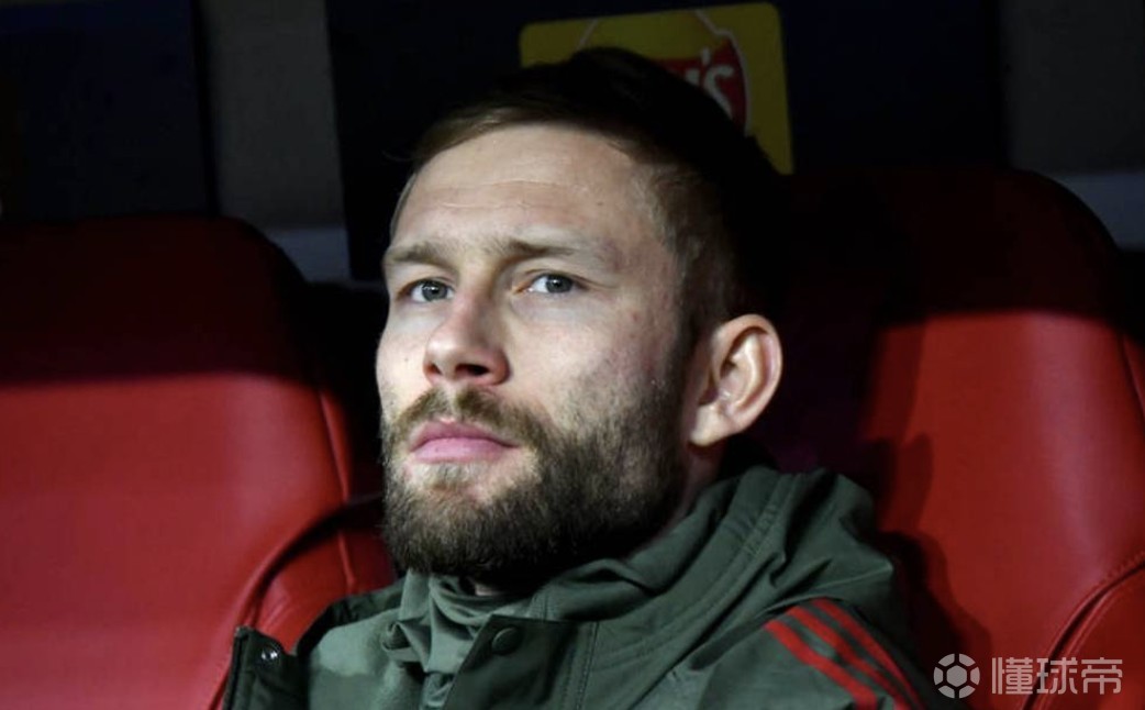 德媒：拜仁内部有人不愿满足莱默尔薪资要求；拜仁在找边后卫