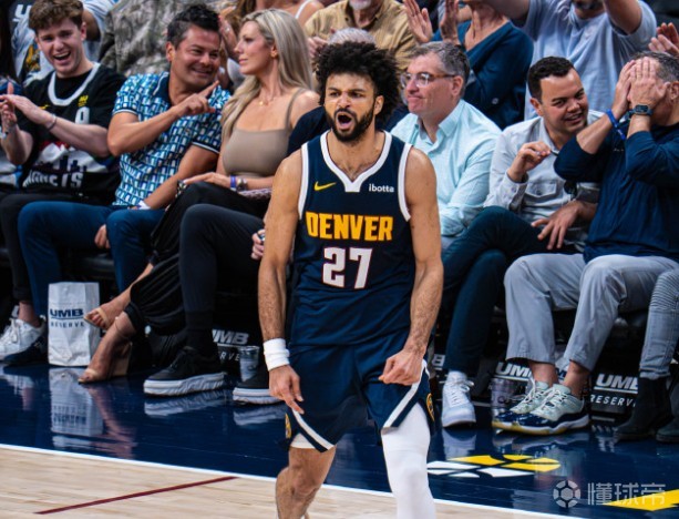 炸裂输出，穆雷28中19&三分14中9砍53分&本赛季得分新高