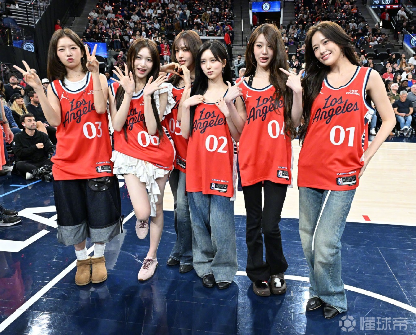 芙气冲天，韩国女团IVE现身快船主场观赛