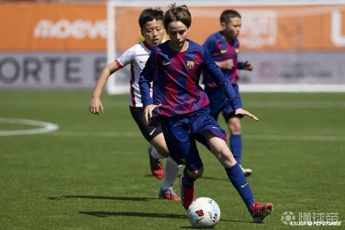 西甲希望之星杯：巴萨5-0上海海港，皇马4球大胜维达德