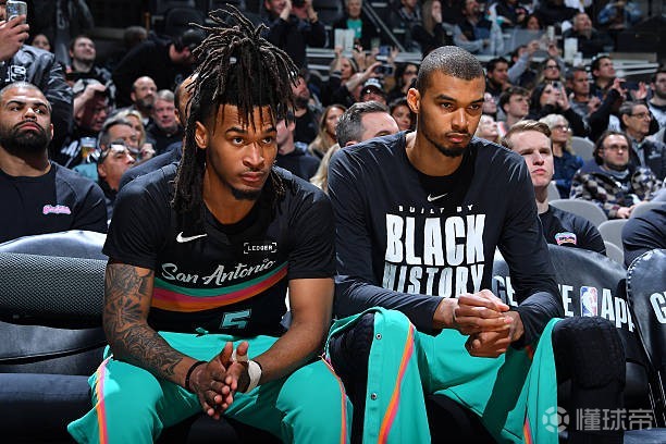 7帽3断，卡斯尔谈文班：没有人能在防守端打出他的影响力