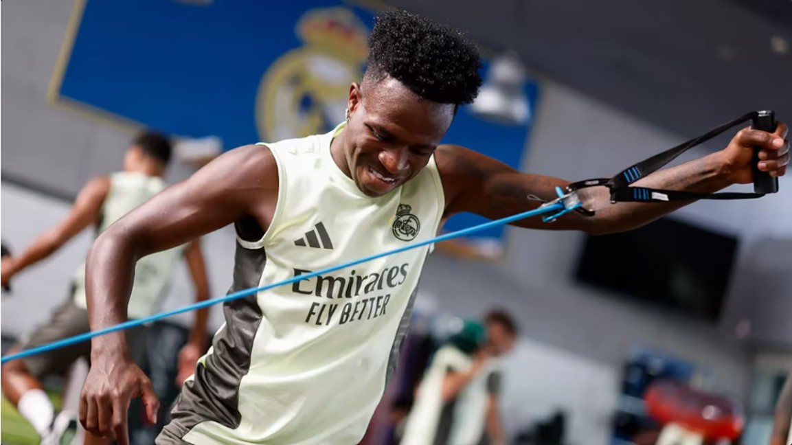 马卡：体能数据证明维尼修斯无球跑动出色，教练组对此满意