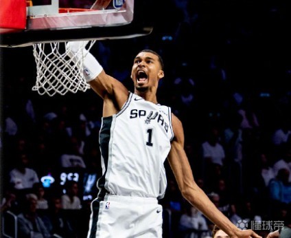 攻防一把抓，文班22中11砍26分15板4助5帽&赛季第14次单场5帽