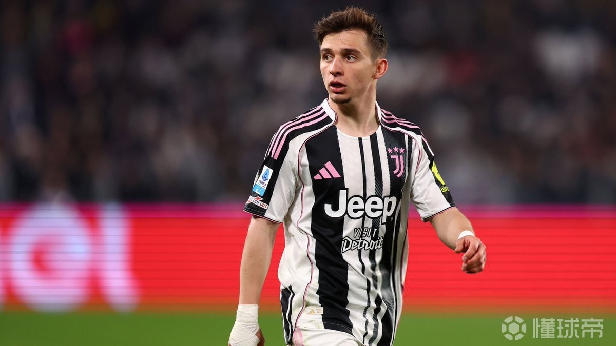 记者：消息人士淡化了利物浦对小孔塞桑的兴趣