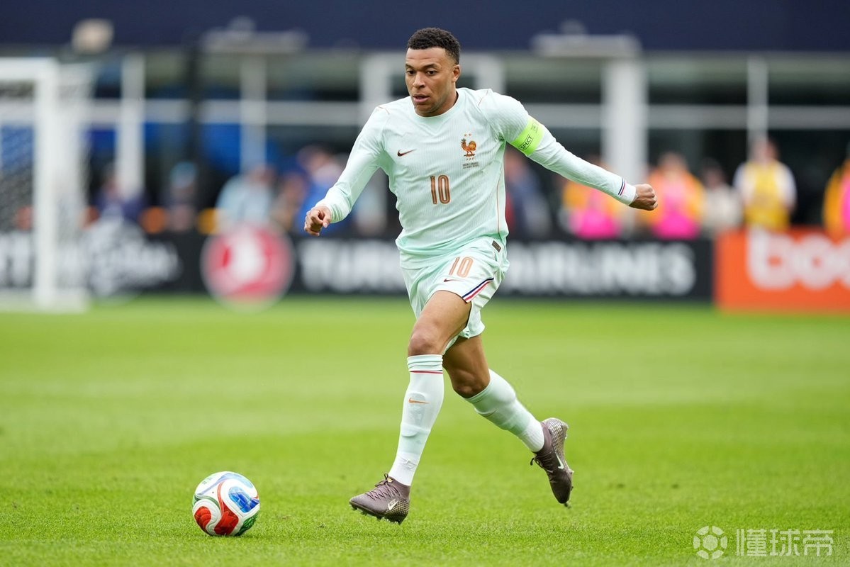 自帕潘以来，姆巴佩是首位代表法国队连续7场都有进球的球员